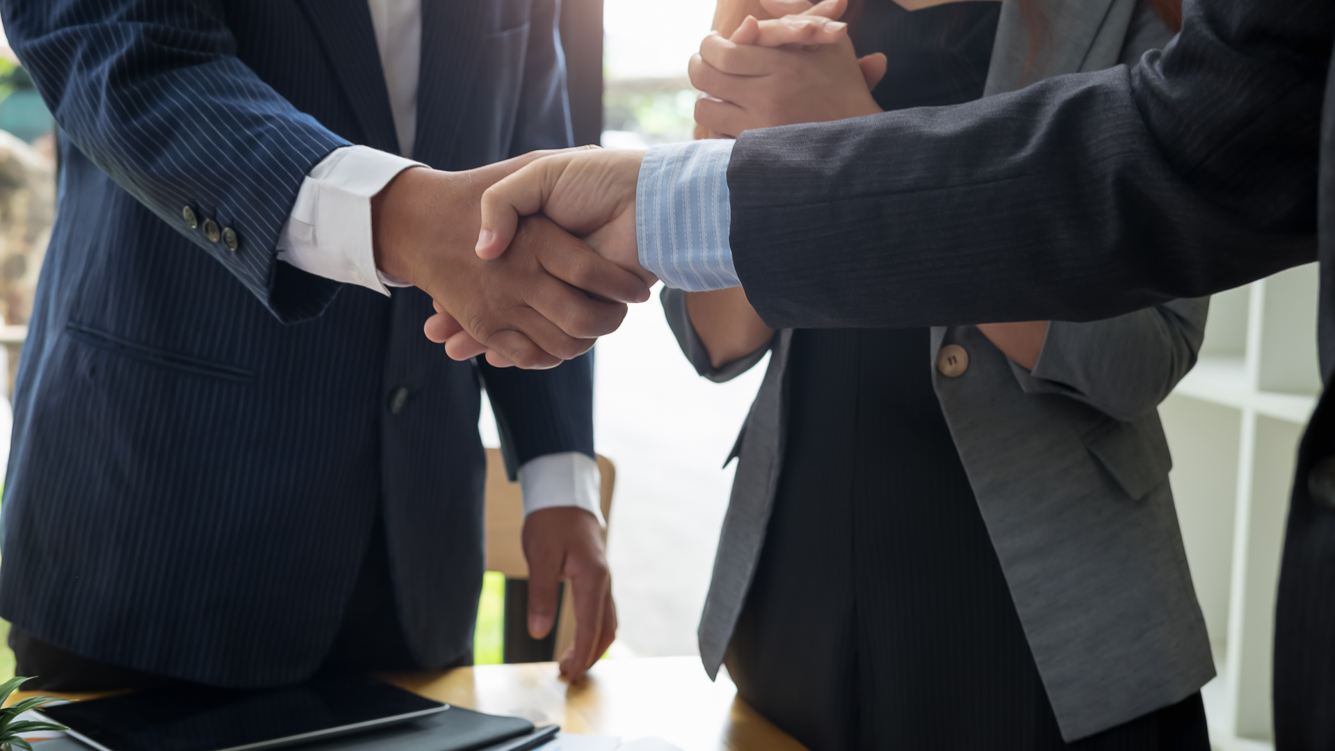handshake between lawyer and customer